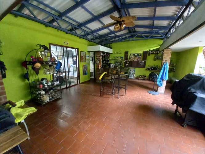 Las Cumbres. 504mts 3r 2.5b patio den $285,000.00neg - Imagen 15