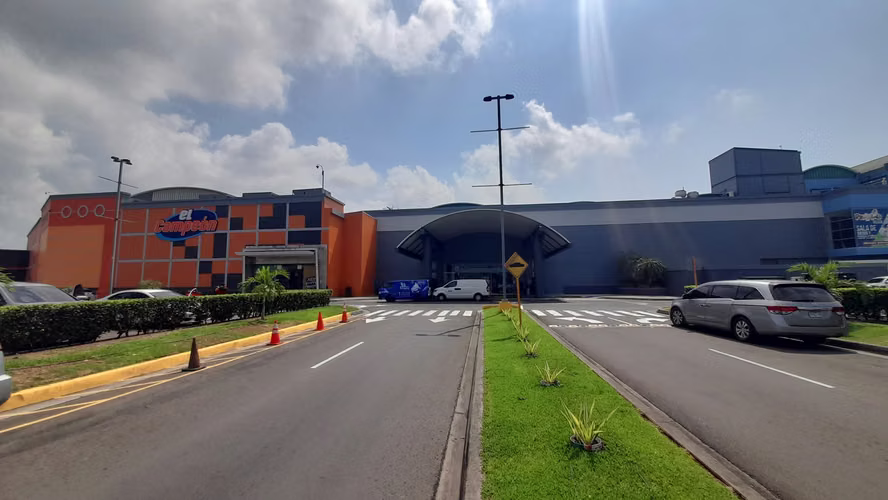 Albrook Mall. Pasillo del Delfin. Local 1198.94mts $5,000,000.00 - Imagen 3