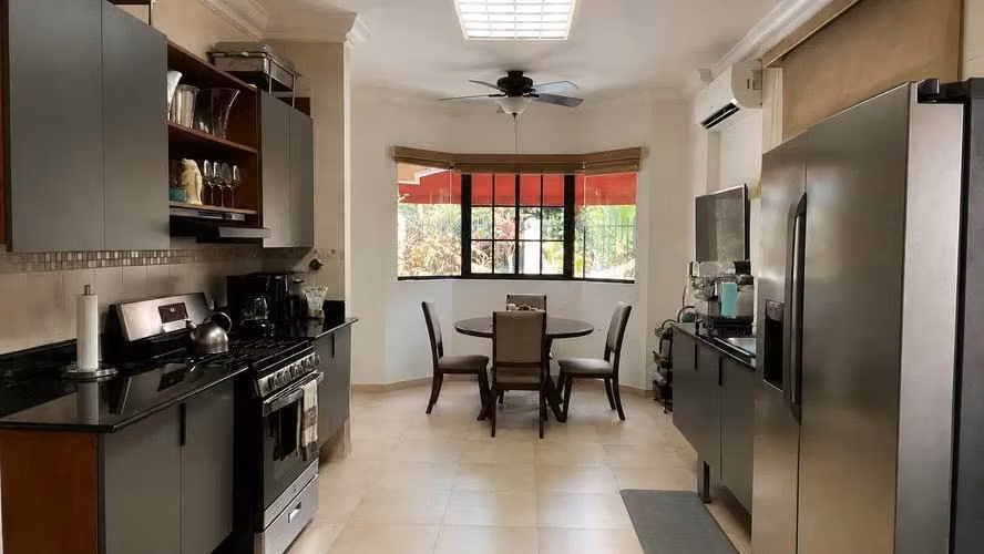 CLAYTON / EXCLUSIVO / CASA 3 REC / PISCINA PRIVADA / 350M² - Imagen 6