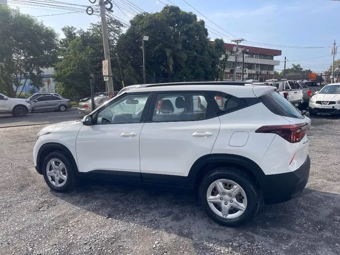 KIA SELTOS 2022 AUTOMATICO - Imagen 4