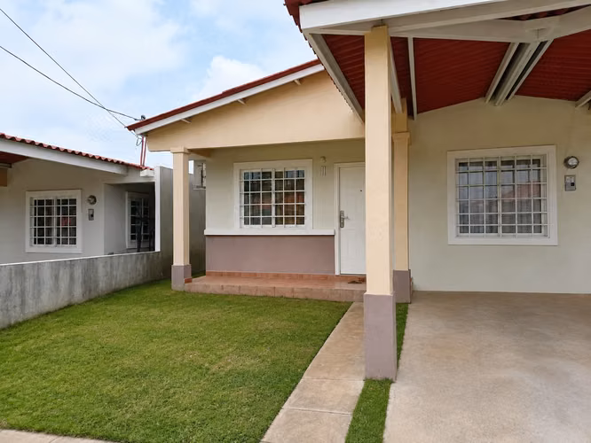 Casa en Pradera Azul Ph. Monte Bello  – Amplia, Segura y Cerca del Metro