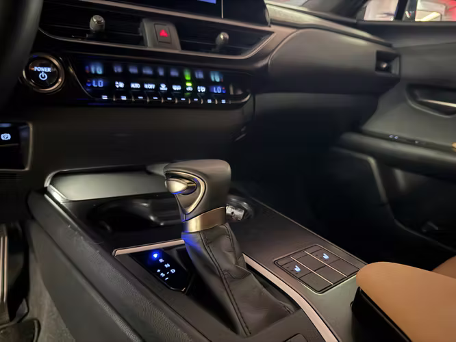 LEXUS UX 250h AWD 2023
