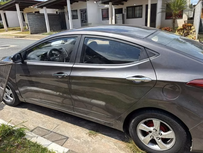 Vendo auto Hyundai elantra 2015
