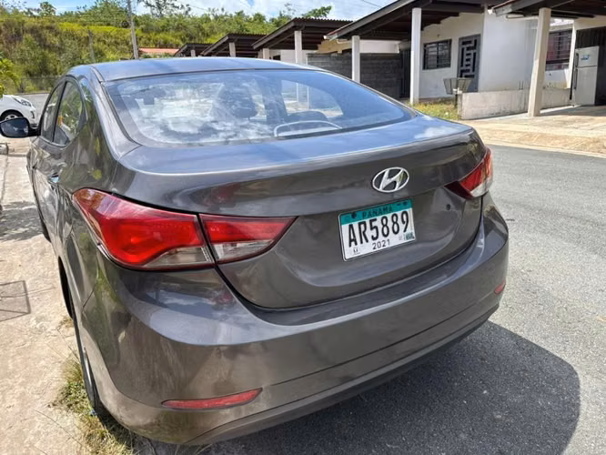 Vendo auto Hyundai elantra 2015
