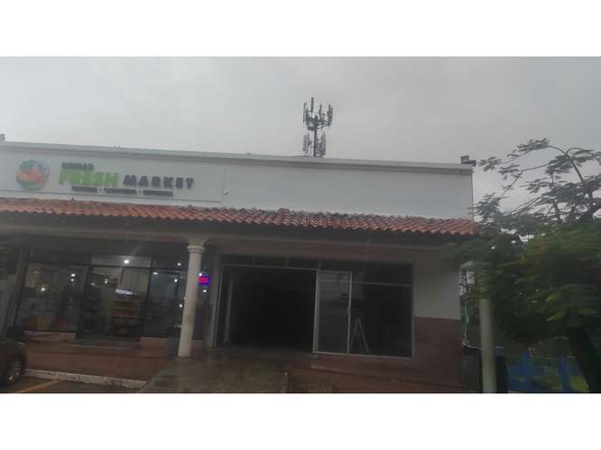 SE VENDE LOCAL COMERCIAL  BRISAS DEL GOLF 175M 2 BAÑOS EN PLANTA BAJA