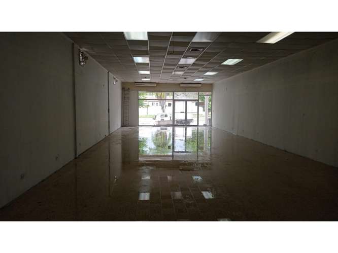 SE VENDE LOCAL COMERCIAL  BRISAS DEL GOLF 175M 2 BAÑOS EN PLANTA BAJA