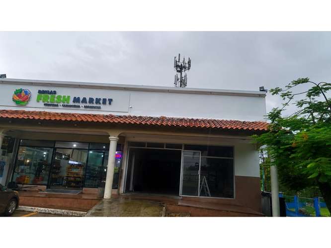 LOCAL COMERCIAL / BRISAS DEL GOLF / 175M / 2 BAÑOS / PLANTA BAJA