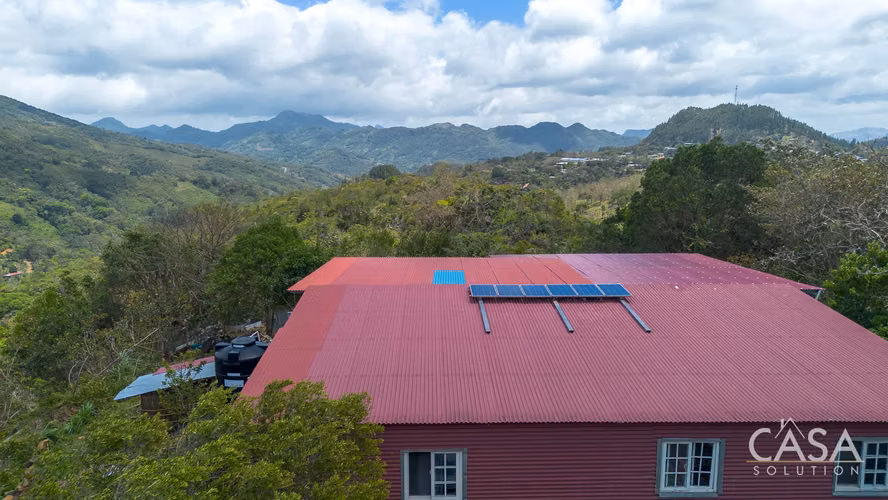 Reducción de precio! 18.4 hectáreas con quebrada, sistema solar y construcción existente - Imagen 5