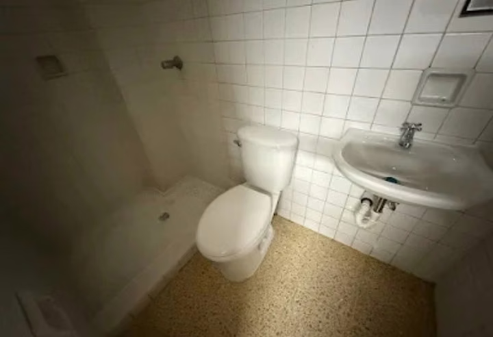 ALQUILER-¡AMPLIO Y REMODELADO APARTAMENTO EN PH DON ENRIQUE!  - Imagen 12