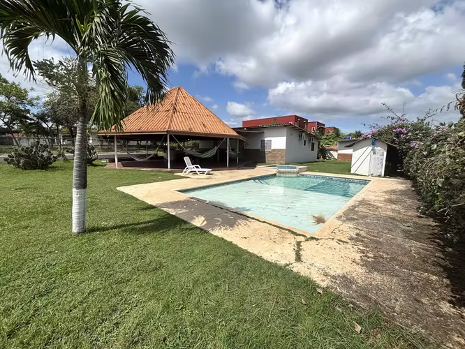 En venta: Casa de Playa con piscina privada en Coronado