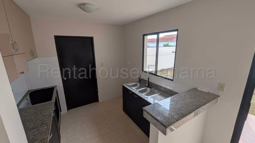 Casa en Venta en La Chorrera. LOS ROBLES. ARBOLEDAS
