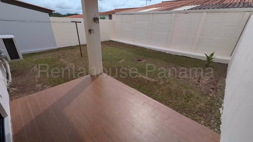 Casa en Venta en La Chorrera. LOS ROBLES. ARBOLEDAS