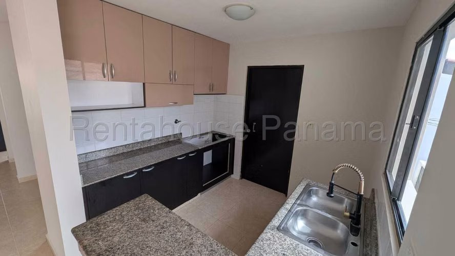 Casa en Venta en La Chorrera. LOS ROBLES. ARBOLEDAS