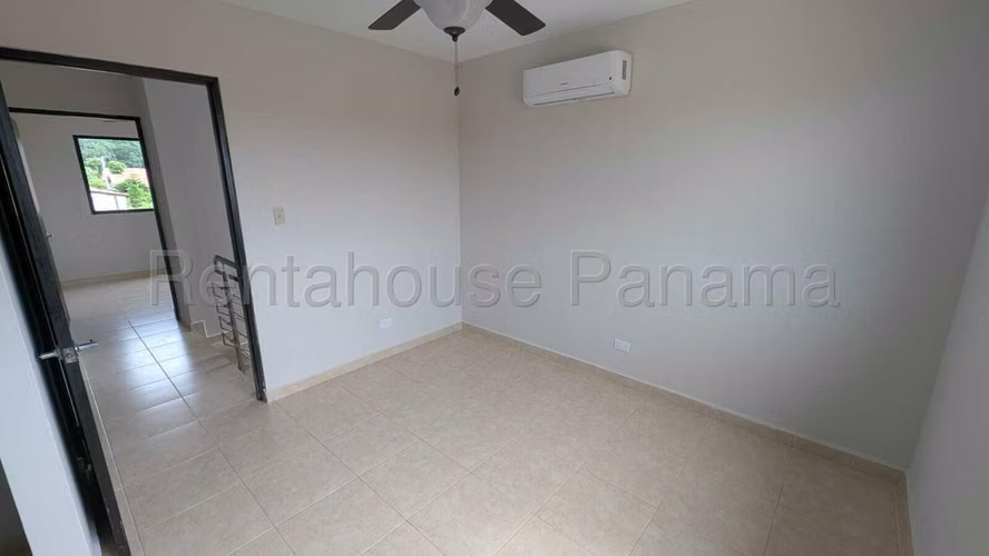 Casa en Venta en La Chorrera. LOS ROBLES. ARBOLEDAS