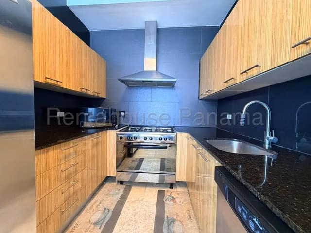 Alquiler de bello apartamento amoblado con vista al mar en Ave. Balboa - Imagen 8