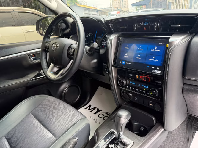 TOYOTA FORTUNER 2023 DIESEL 4X4  7 PASAJEROS - Imagen 11