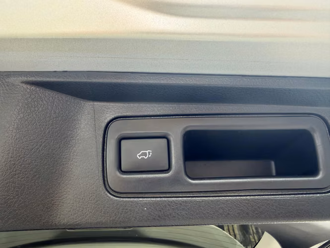 TOYOTA FORTUNER 2023 DIESEL 4X4  7 PASAJEROS - Imagen 19