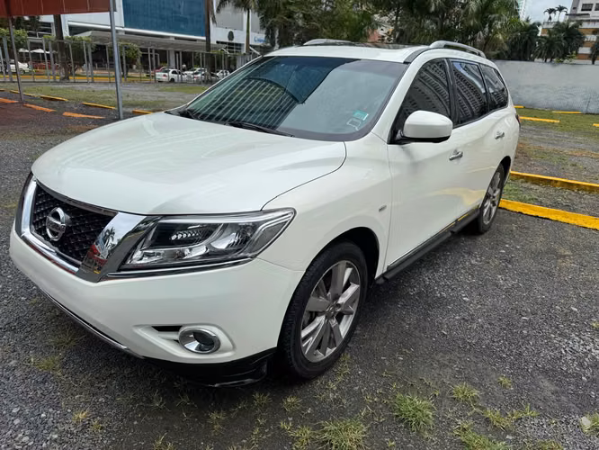 Nissan Pathfinder 2016 3.5L V6 4x4 — Excelente Estado