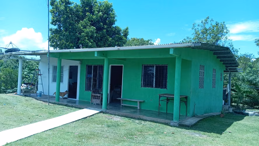 Se vende terreno de 1,800 mts, con Casa.
