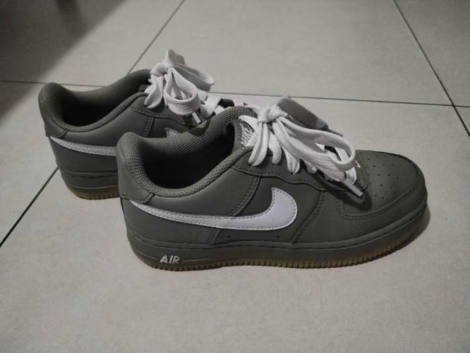 Nike Air talla 5Y (6.5 de mujer) - Imagen 2