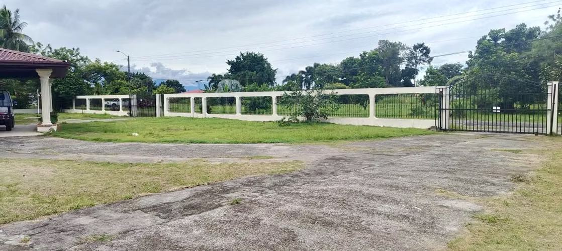SE ALQUILA USO COMERCIAL EN ÁREA EXCLUSIVA DE DAVID