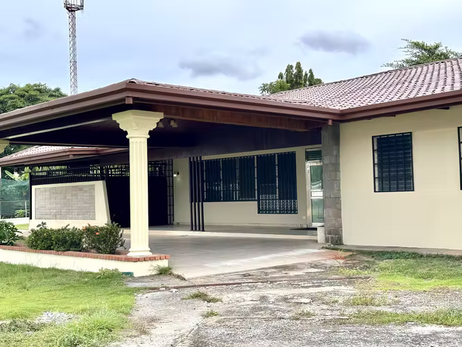SE ALQUILA USO COMERCIAL EN ÁREA EXCLUSIVA DE DAVID