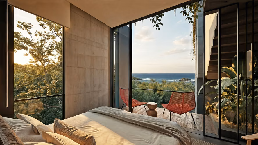 Villa frente al mar con vista a la playa en venta en Playa Venao, Panamá.
