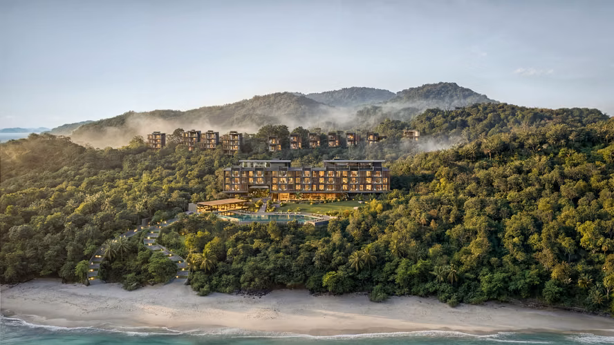 Villa frente al mar con vista a la playa en venta en Playa Venao, Panamá.
