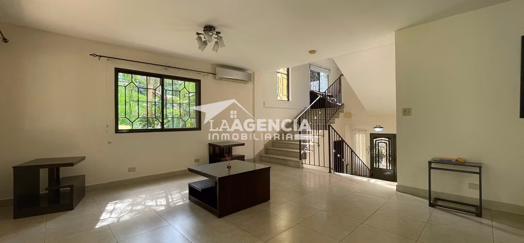 Ancón, Venta de Casa de tres niveles con terraza - Imagen 4