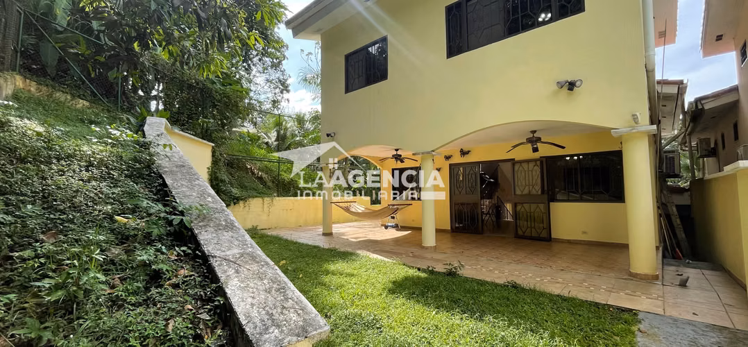 Ancón, Venta de Casa de tres niveles con terraza - Imagen 7