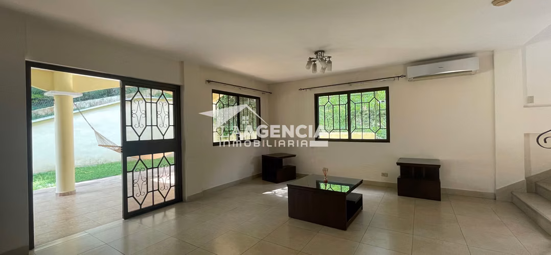 Ancón, Venta de Casa de tres niveles con terraza - Imagen 5