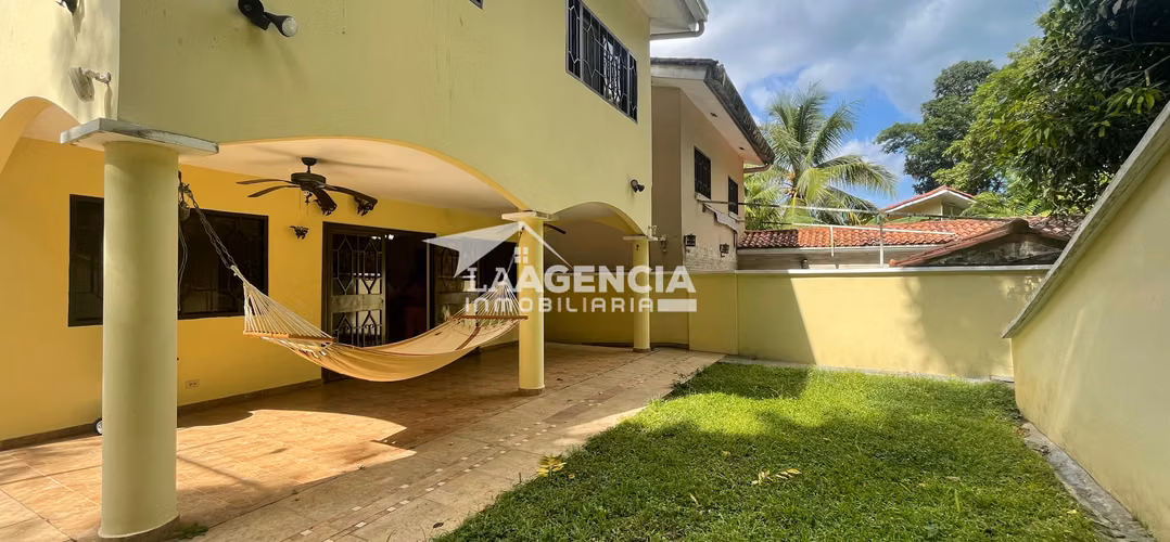Ancón, Venta de Casa de tres niveles con terraza - Imagen 8