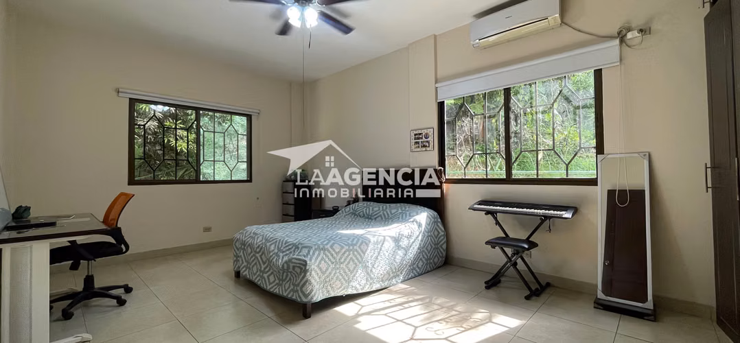 Ancón, Venta de Casa de tres niveles con terraza - Imagen 13