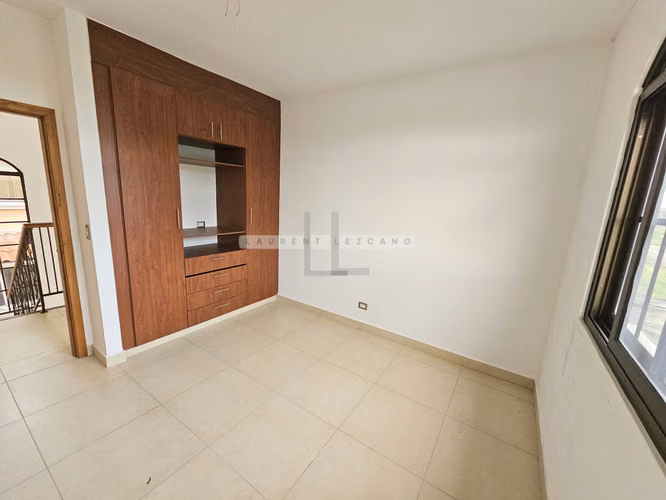 Venta de Casa Unifamiliar de Esquina en El Doral - Costa Sur. Haga una oferta - Imagen 14