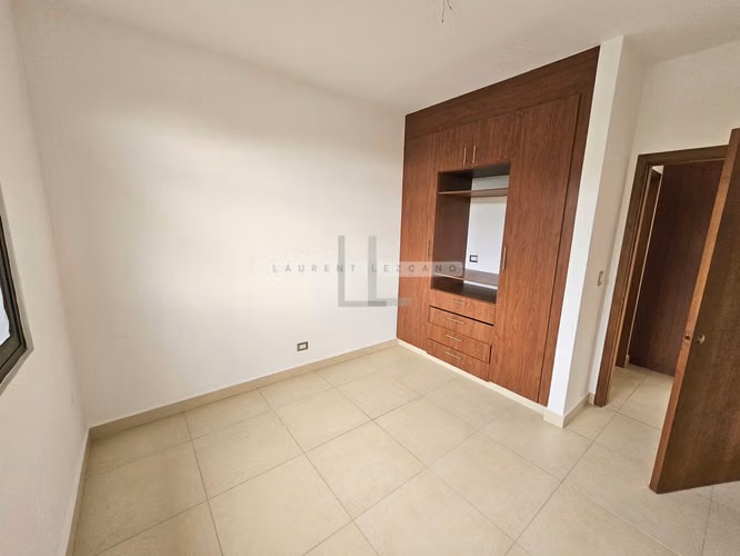 Venta de Casa Unifamiliar de Esquina en El Doral - Costa Sur. Haga una oferta - Imagen 11