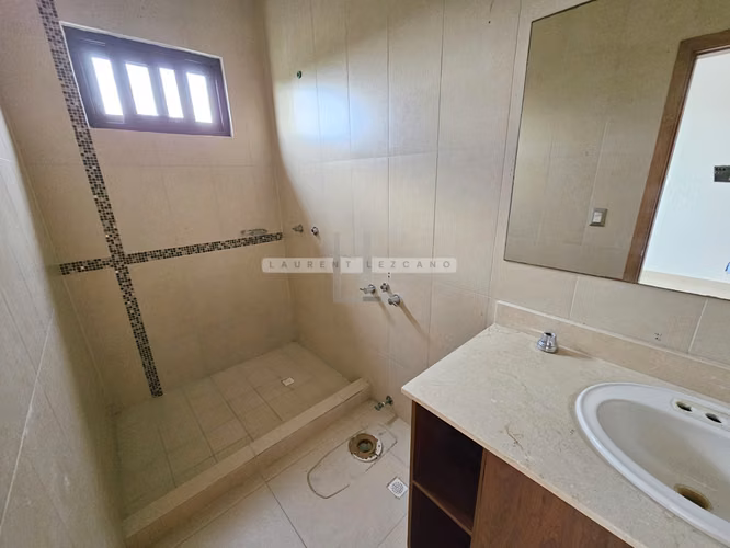 Venta de Casa Unifamiliar de Esquina en El Doral - Costa Sur. Haga una oferta - Imagen 15