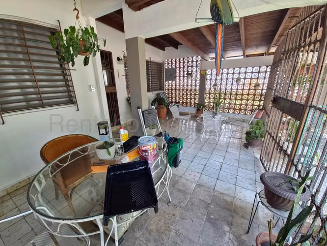 271227. Se vende casa 4 recámaras, 3.5 baños, 433.84 m terreno, amplio patio trasero - Imagen 3