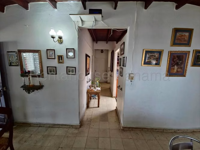 271227. Se vende casa 4 recámaras, 3.5 baños, 433.84 m terreno, amplio patio trasero - Imagen 4