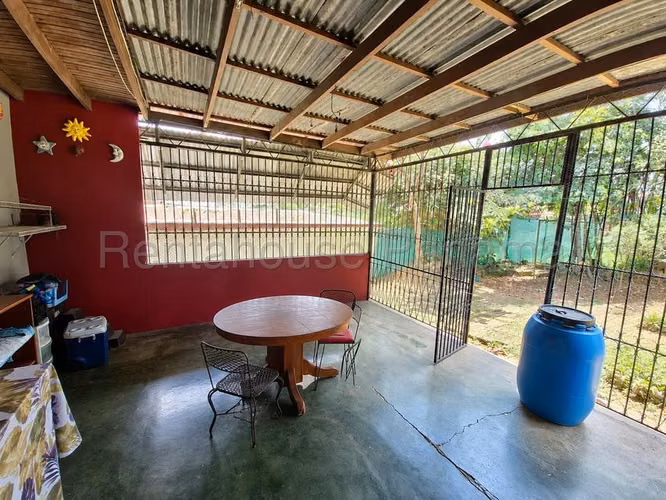 271227. Se vende casa 4 recámaras, 3.5 baños, 433.84 m terreno, amplio patio trasero - Imagen 15
