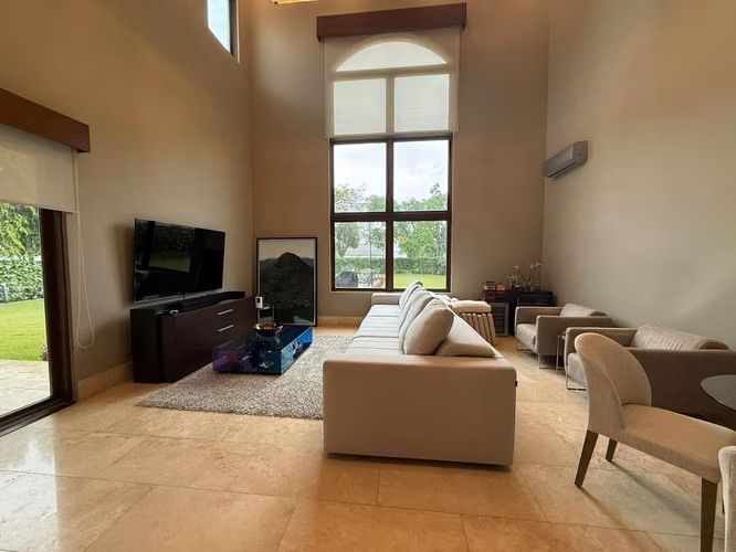 Venta de Casa en Fairway Estates, Santa María - Imagen 2