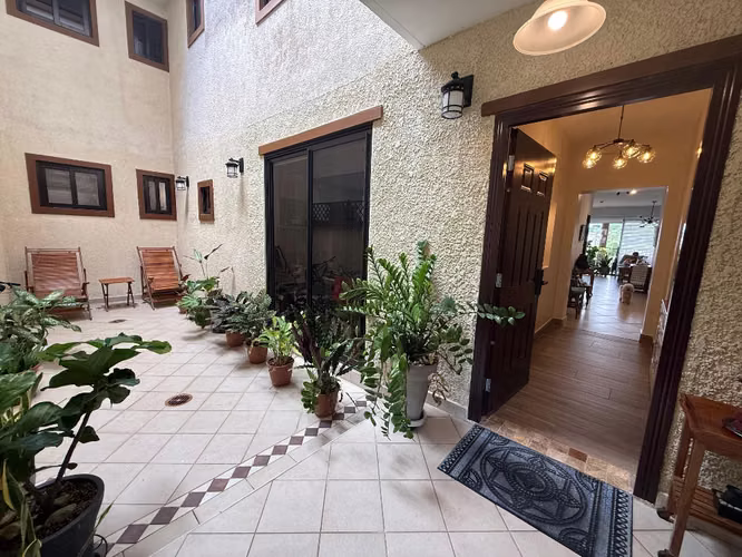 Embassy Club. 276mts 3r 3.5b den $4000.00neg - Imagen 10