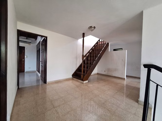 Casa en el Dorado de dos Niveles y 4 Parking - Imagen 5