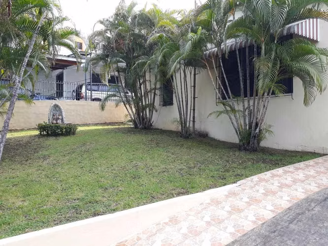 Venta de amplia Casa de 650 m² en Betania | Dos Viviendas Independientes y Gran Patio - Imagen 3