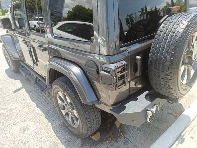 2018 Jeep Wrangler Unlimited Sahara 4x4 (JL)