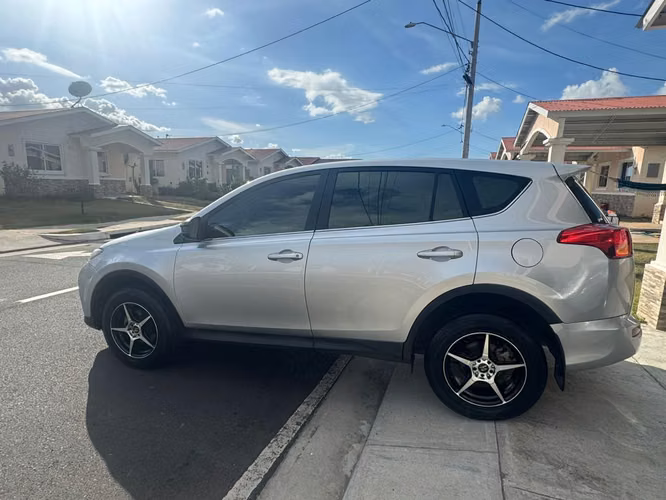 TOYOTA RAV4 2015