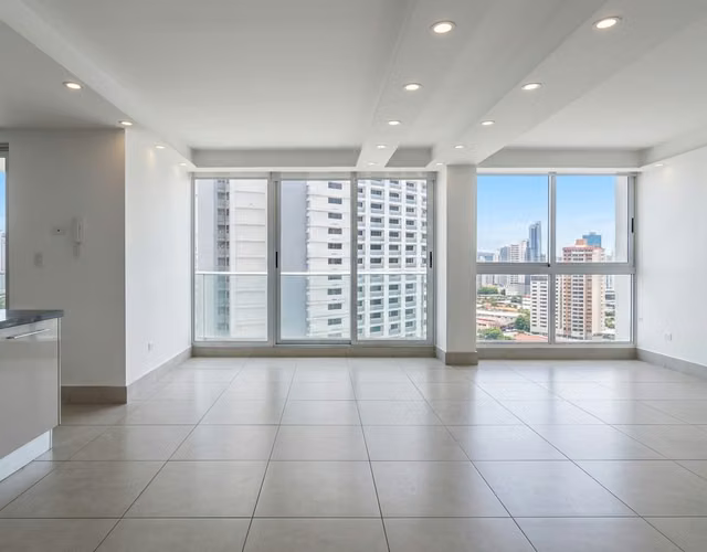 Apartamento en Obarrio I con balcon y ubicación privilegiada - Imagen 4