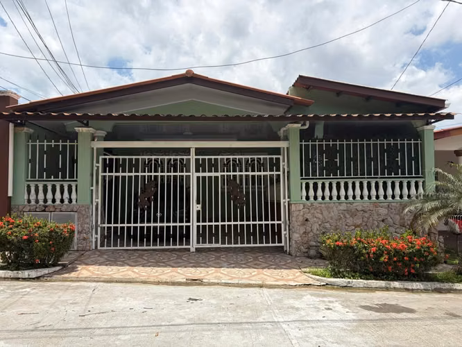 ALQUILO CASA BRISAS DEL GOLF OCCIDENTE