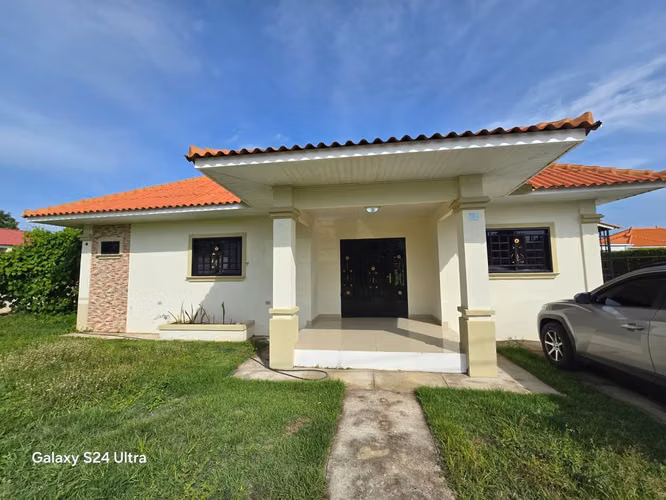 Se alquila casa en Chitre