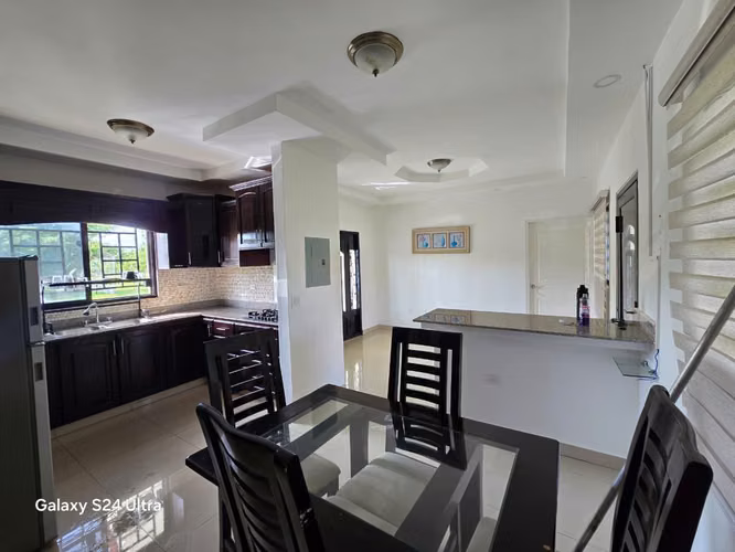 Se alquila casa en Chitre