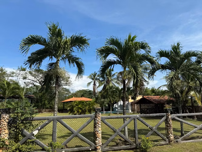 VENDO CASA DE PLAYA VIA PRINCIPAL HACIA PUNTA CHAME 800M2 DE LA VIA INTERAMERICANA - Imagen 2